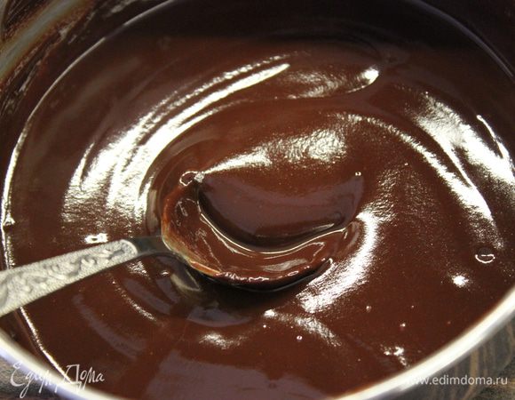 ГЛАЗУРЬ - поставить на водяную баню поломанный шоколад и сливки, и довести при помешивании до однородности консистенции.
