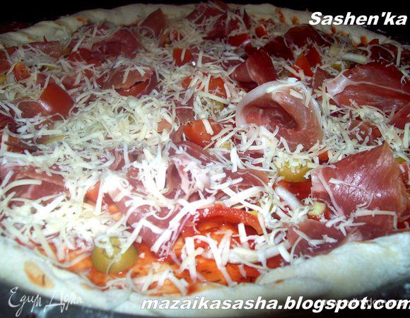 Посыпаем тертым сыром и отправляем в духовку до зарумянивания.)