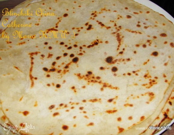 Тесто #3:
http://www.edimdoma.ru/recipes/28981
Просеем муку в чашку, зальем горячей водой! Осторожно, горячее! Я заливала кипятком, получается интереснейшее тесто, мягкое, горячее. За время вымешивания оно охлаждается медленно.
Заворачиваем тесто в пищевую пленку, даем ему постоять 30 минут.
Далее делим тесто на части, раскатываем на тонкие лепешки. С одной стороны смазываем раст. маслом и соединяем с еще одной лепешкой. Обжариваем на раскаленной, чугунной сковороде без масла(лепешки ведь смазаны каждая с одной стороны), с обеих сторон.Выкладываем на доску, разъединяем их. Готово! Начиняем по-вкусу и подаем нашу быструю закуску.