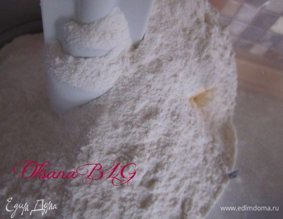 2 стакана муки перетереть с маргарином.