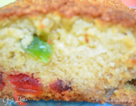 Приготовление:. Масло растопить. Яйцо соединить с сахаром, растопленным сливочным маслом и сметаной. Просеять муку и соду и добавить яичное – масляную смесь, тщательно перемешать. Форму обмазать сливочным маслом и обсыпать кокосовой стружкой. Выложить слой теста и положить цукаты ананасов, еще один слой и цукаты, положить верхний слой и обсыпать его кокосовый стружкой. Выпекать при температуре 200 градусом в разогретой духовке до сухой спички. МИР ВАМ!