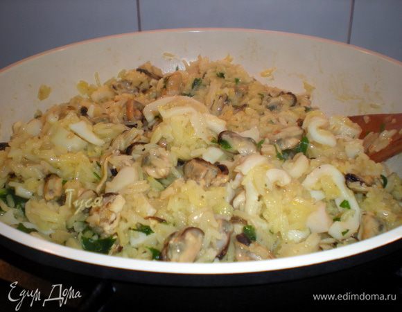 Ну всё,время вышло.Перемешать ещё разок и можно раскладывать по тарелкам с дольками лимона.