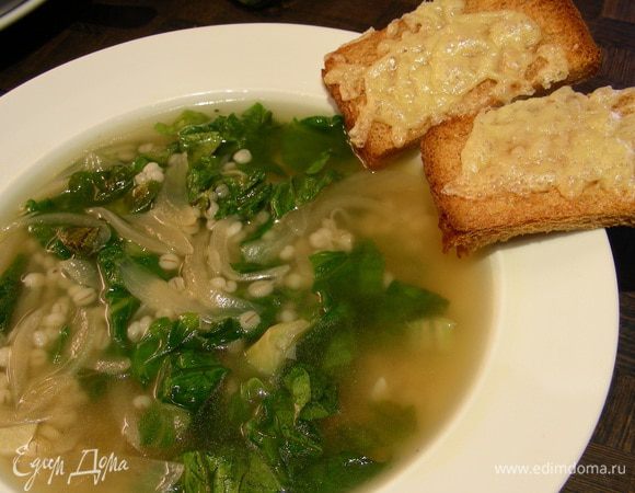 Разливаем суп по тарелкам и подаем с сырными крутонами. Приятного аппетита))