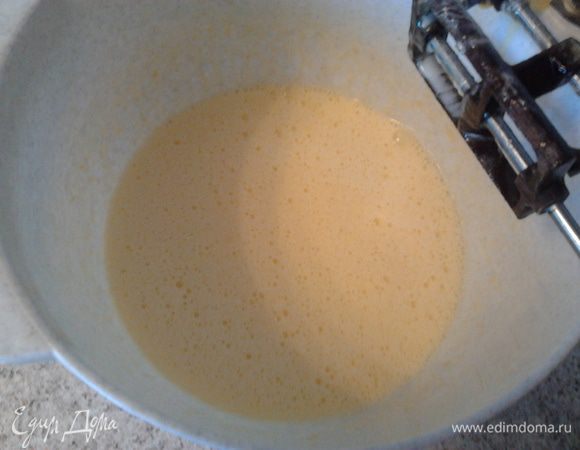 Добавить растопленный маргарин