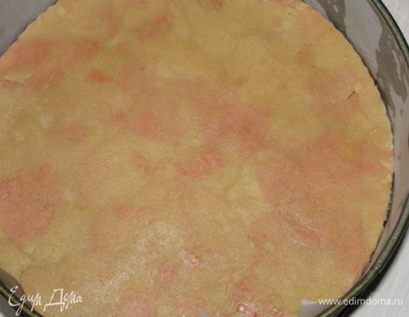 уложить сверху в форму, слегка прижать к нижнему слою и убрать в морозилку.