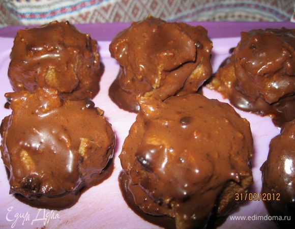 И у меня получились конфетки, я их окунула в растопленный шоколад, и в холодильник.