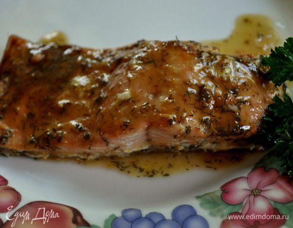 Готовую рыбу смазать оставшейся горчичной смесью и подавать к столу.