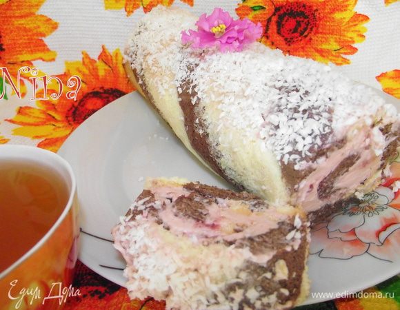 Сверху можно чуть-чуть смазать кремом и посыпать стружкой.