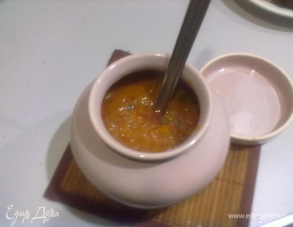 Перекладываем соус в емкость для хранения,добавляем любимую зелень.Все,готово. Идет к пасте,пюре,любой каше и просто на хлебушек. Приятного аппетита