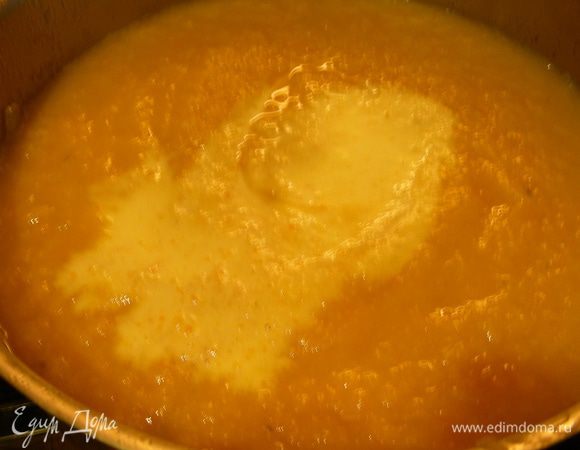 Превращаем суп в пюре. Доводим до нужной консистенции молоком или сливками., солим, перчим по вкусу.
