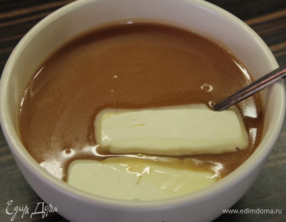 Добавить сливочное масло и перемешать. Остудить...Карамель готова! P/S перед употреблением необходимо подогреть, так как она застывает.