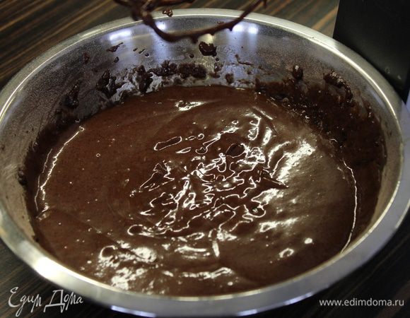 Добавьте все остальные ингредиенты и взбейте миксером до однородности...