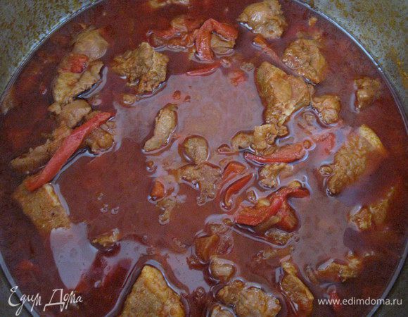 Тушить на очень медленном огне 45-50 минут до готовности. 