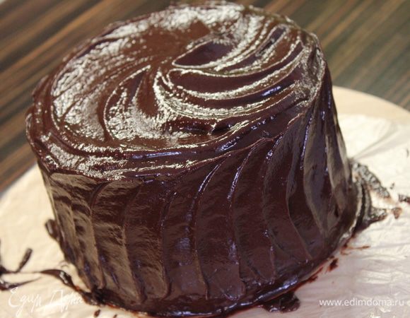 Покрыть торт глазурью и охладить. Торт готов!