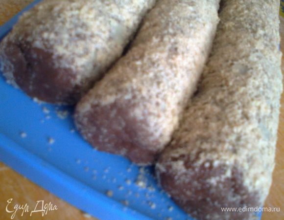 Получается три"колбаски"в панировке...отправляем их в морозилку(примерно на час)