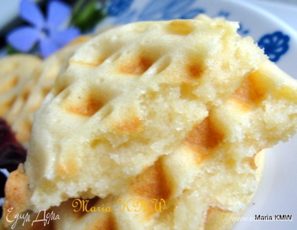 Подаем с вишневым вареньем, яблочным пюре, сгущенкой.
Приятного чаепития!