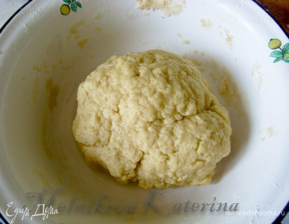 Замесить тесто. 