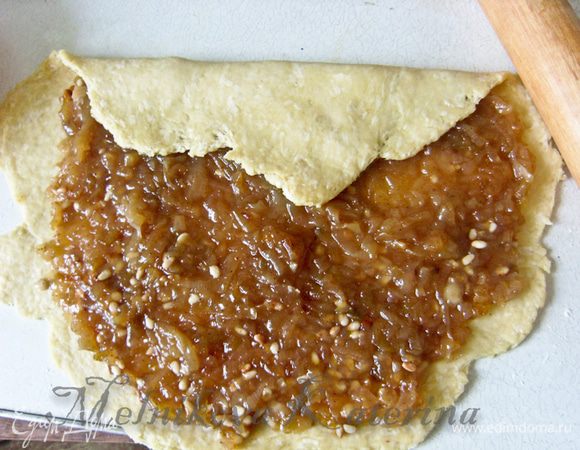 Свернуть в рулет.