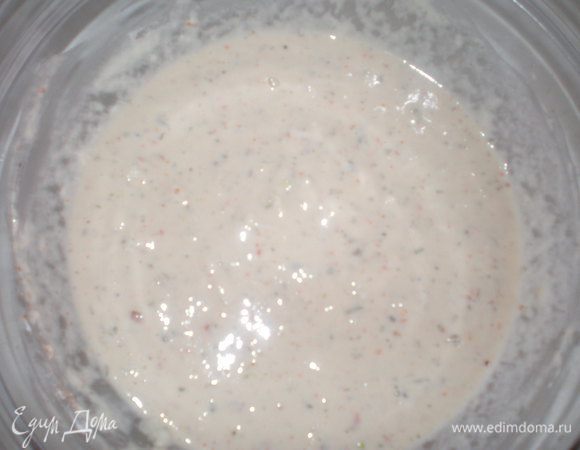 Лук мелко порезать, соединить вcе ингредиенты, и оставить на 20 мин.(я в тесто добавила паприку и итальянские специи).              