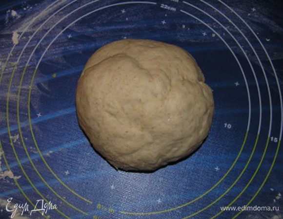 Приготовить тесто по рецепту http://www.edimdoma.ru/recipes/33336 до 15 шага включительно.***Вы можете использовать обычное дрожжевое.