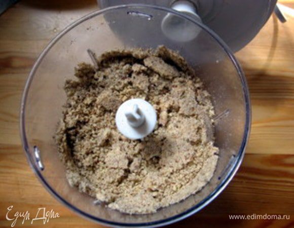 Размолоть в блендере 300 гр орехов. (50 гр оставить целыми)