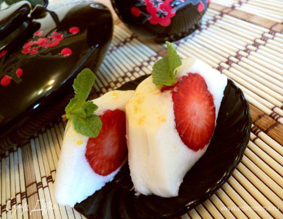 Подавать, разрезав желе пополам, украсить листиками мяты. Приятного чаепития!