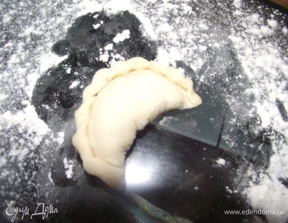 Кладём начинку закрепляем.