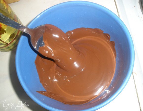 Шоколад растопить в микроволновке. 