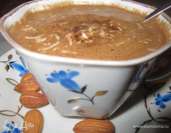 для красоты можно было бы украсить миндальными лепестками,но у меня их не было..я просто ножом измельчила 