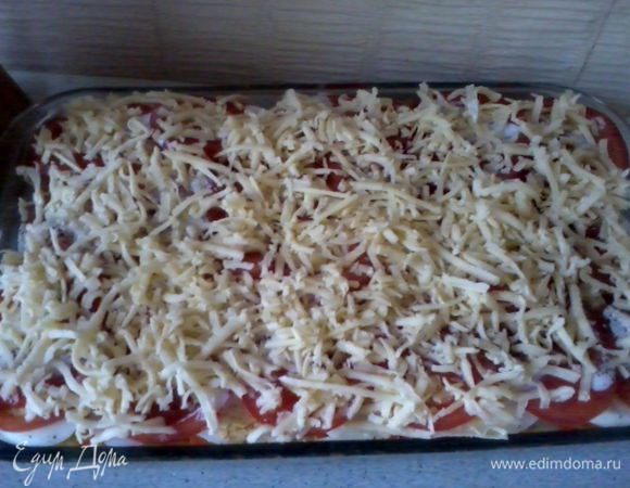 И конечно же затираем сыром. В духовку на 45-50 минут при температуре 180 градусов. Приятного аппетита ;)