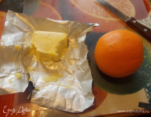 соус:растопить сливочное масло и добавить сок апельсина и смешать с 1 ч.л. муки и прогреть минут 5.
