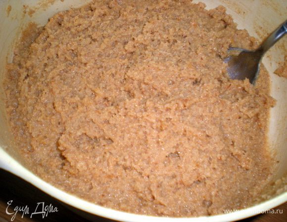 Добавить масло,сахар,горячее молоко,водку или коньяк думаю будет лучше,яйцо и ванилин.Все перемешать и убрать в холодильник на час.В часть теста я добавила какао,а часть оставила белым.