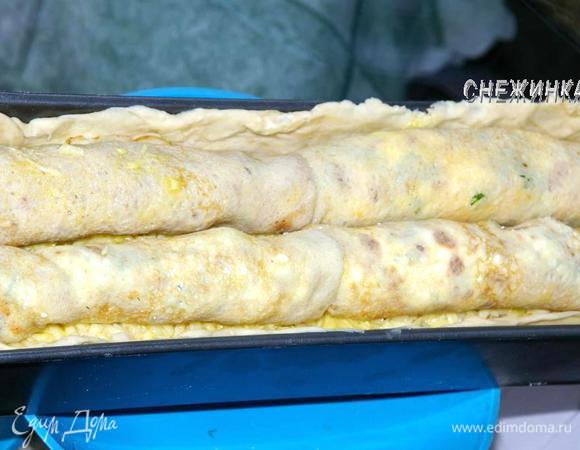 Теперь кладем второй слой блинчиков таким образом, чтобы блинчики с одной начинкой не оказались друг на друге.