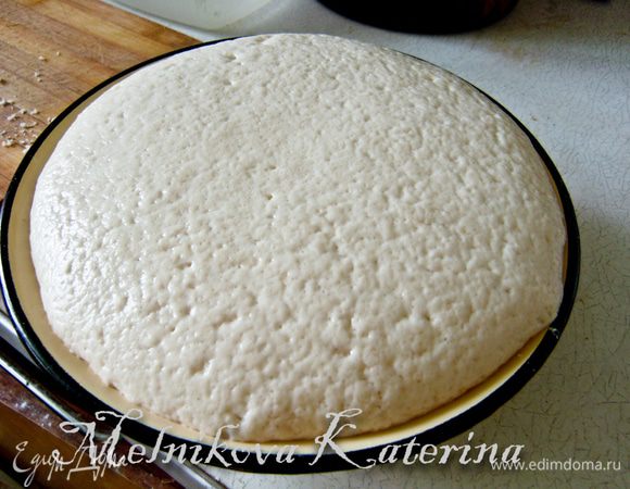 Поставить в теплое место примерно на час. Опара должна увеличиться как минимум вдвое. 