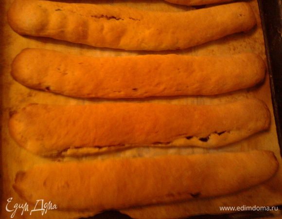 Выпекать в предварительно разогретой до 180 С духовке около 15 мин. до золотистого цвета
