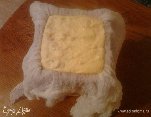 Выложить творожную массу. 