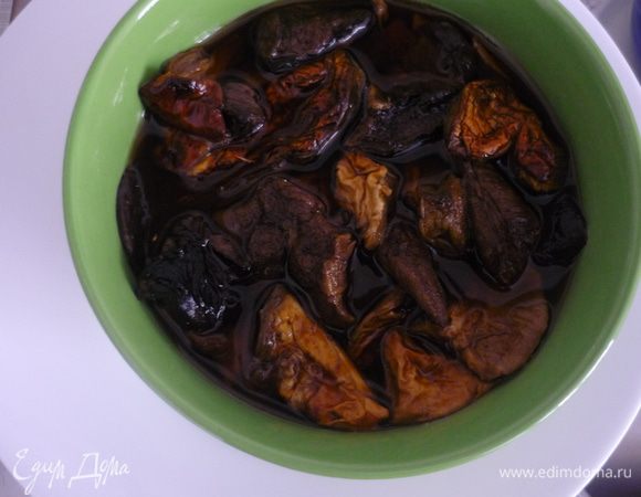 Грибы промыть, замочить на 1-2 часа