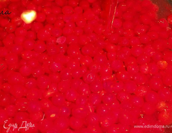 Промойте в холодной воде и откиньте  на дуршлаг. 