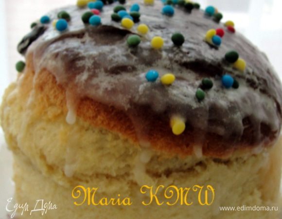 Украсить по вкусу. Моя бабушка подавала Пасху-кулич всегда без украшений, просто, доступно и полезно. А мне в детстве очень нравились яркие бусинки на других куличах. Иногда я украшаю Пасху, а иногда делаю, как в старые, добрые времена моя бабушка и прабабушка.:))