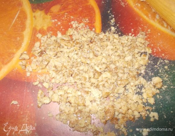 Измельчить орехи.