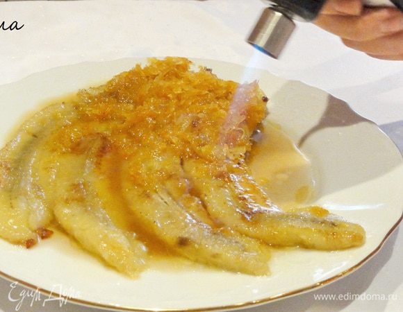 ...и фламбируете. Но делать это желательно непосредственно при подаче, чтобы было видно пламя.