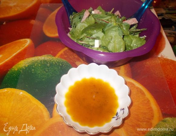 все ингредиенты смешать и полить цитрусовой заправкой.