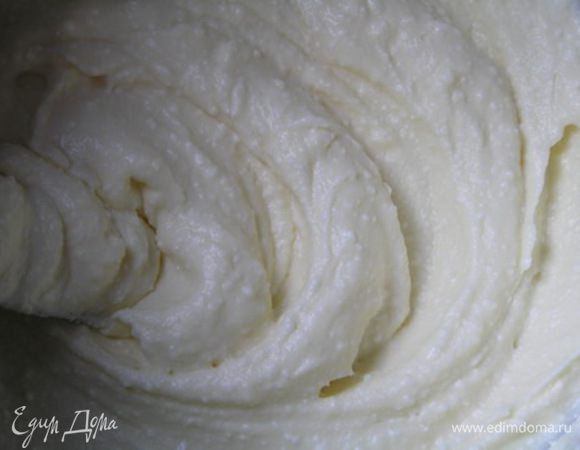 Затем добавить соду, погашенную в лимонном соке, перемешать.
