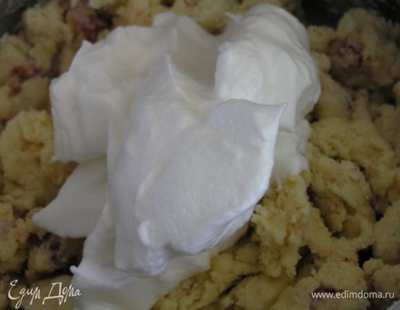Часть белков примешать к творожному тесту.
