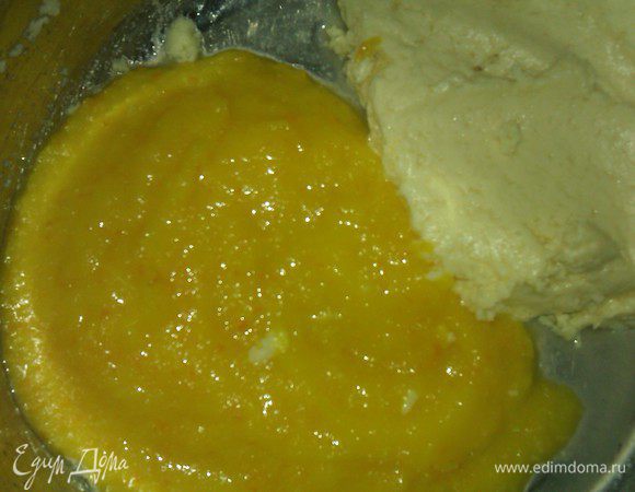 В одну добавить апельсин, в другую орешки и в третью какао.