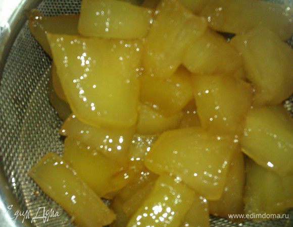 Остывший ананас дополнительно измельчить при необходимости. 