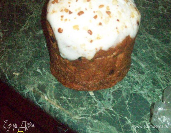 -Масло растереть

-желтки растереть с сахаром, соединить с маслом, хорошо перемешать, добавляя постепенно сок лимона. 

-добавить муку и молоко, ванилин, соду, изюм .
белки взбить, осторожно замешать в тесто

-выложить тесто в форму

-поставить в  разогретый до 180 градусов духовой  шкаф.
 Выпекать 40 -50 минут,


Глазурь:Белки взбить до пиков,постепенно добавляя сахар.Готовый кулич полить глазурью,посыпать орешками или посыпкой:)
Приятного Аппетита:)