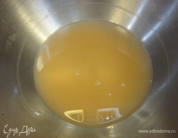 Сок, оставшийся в емкости можете вылить или использовать его при приготовлении щей.