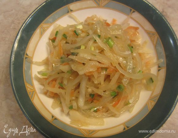 Выложите капусту в блюдо.