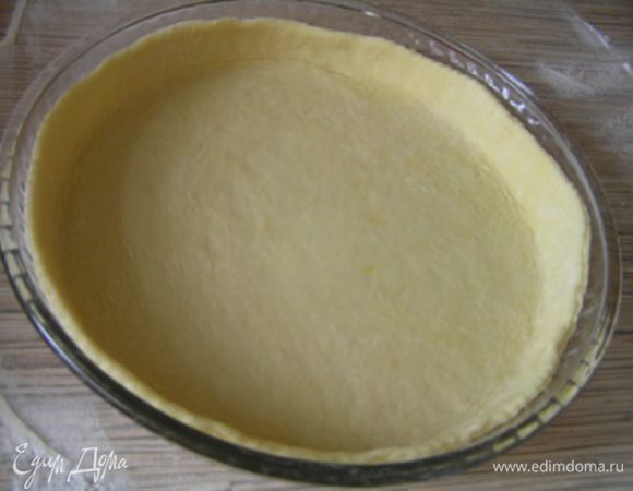 Выложить тесто в форму для выпечки, 